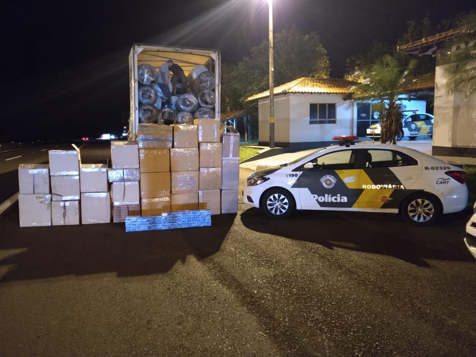Paraguaio é preso com mercadorias contrabandeadas escondidas em caminhão com tecidos
