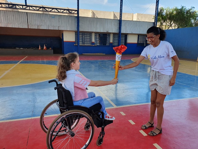 Alunos da Escola Municipal 'Gilberto Lex', de Tarumã, realizam a 1ª Paralimpíada Escolar.