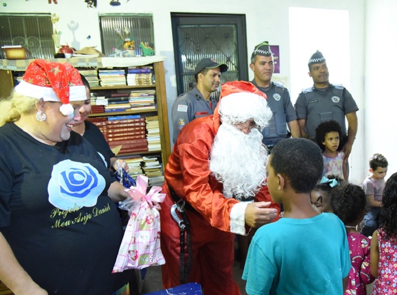 Associação Meu Anjo Daniel recebe Papai Noel em almoço de Natal