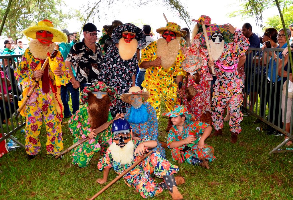 Milhares de pessoas passam pela Festa de Santos Reis de Palmital-SP