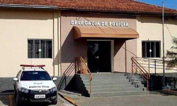 Dupla é suspeita de furtar mais de R$ 3 mil de loja de móveis em Quatá