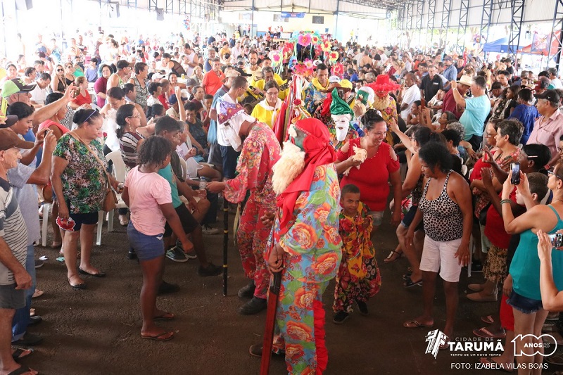 Fiéis celebram Festa de Reis em Tarumã-SP