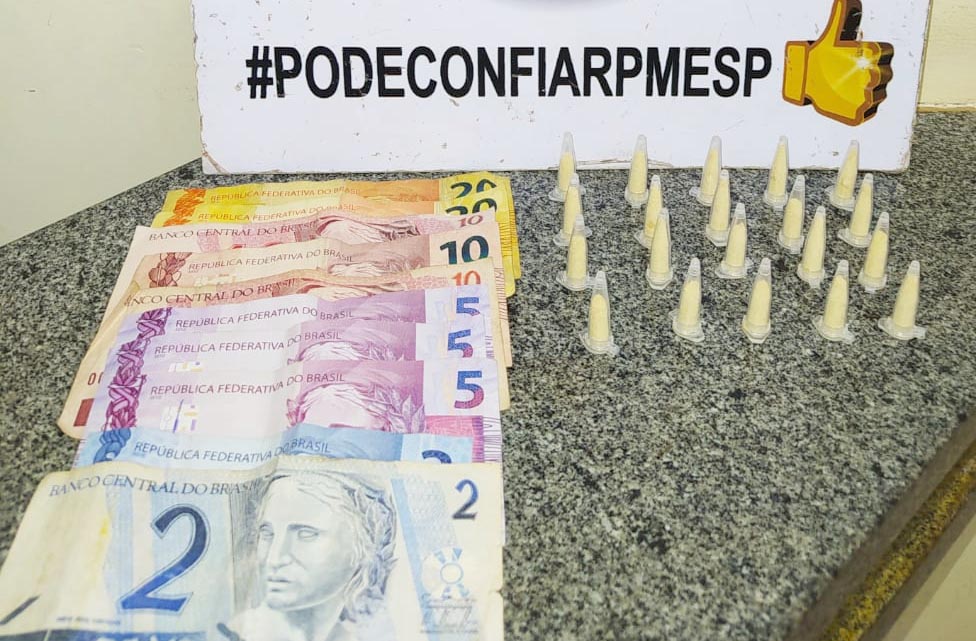 Mulher é presa com 20 pinos de cocaína em Assis