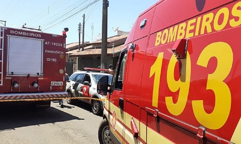 Casa é incendiada por criminoso após ser arrombada em Cândido Mota