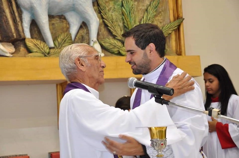 Padre Juninho irá celebrar missa de sétimo dia da morte do monsenhor Floriano