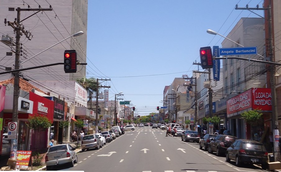 Mais de 80 lojas fecham as portas em Assis