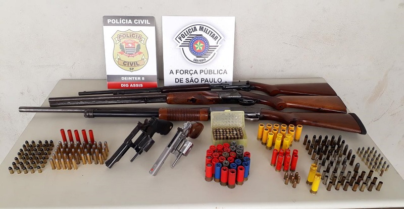 Polícias de Assis prendem homem com várias armas e munições