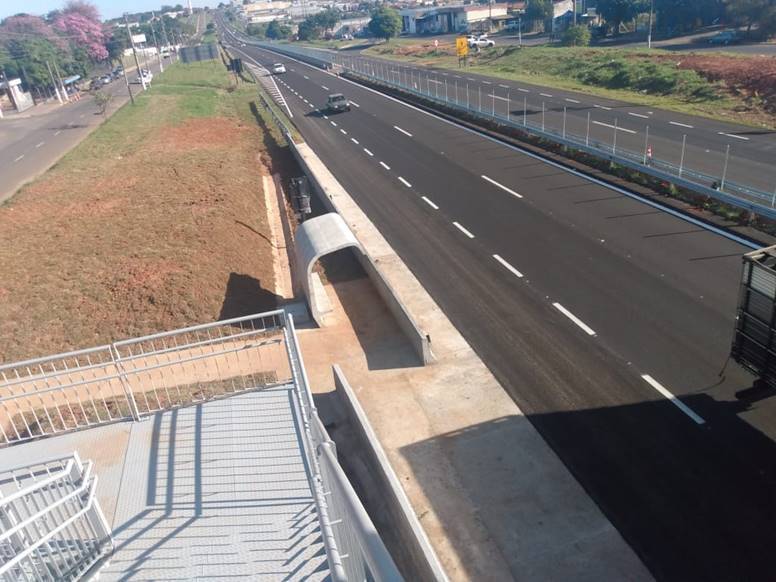 Primeira de três passarelas é concluída em trecho urbano da SP-333 em Marília