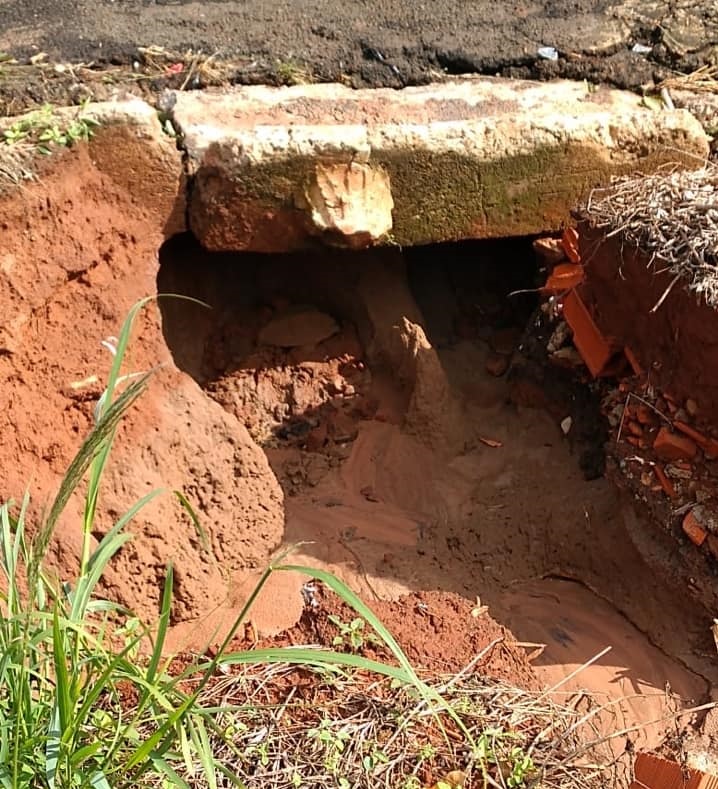 Moradores do Jardim Monte Carlo reclamam de cratera no local