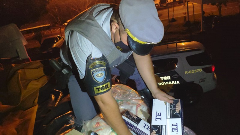 Polícia Rodoviária de Assis apreende cigarros em meio a carga de farinha