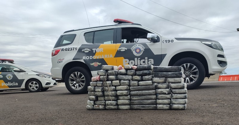 Polícia Rodoviária apreende carro 'recheado' com 71 tijolos de cocaína na Raposo Tavares