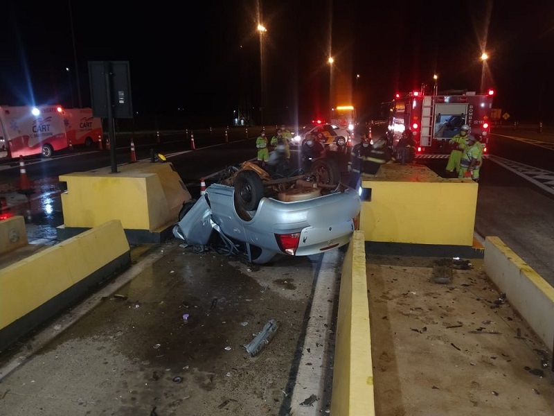 Motorista morre ao chocar-se contra barreira de concreto em pedágio de Assis