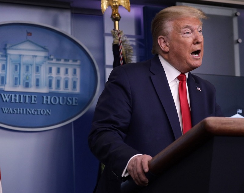 Um dia após vitória de Biden, Trump volta a insistir em fraude eleitorall
