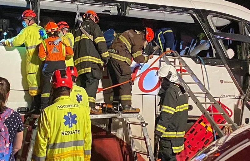 Sete pessoas morreram e mais de 30 ficaram feridas em acidente perto de Parapuã-SP