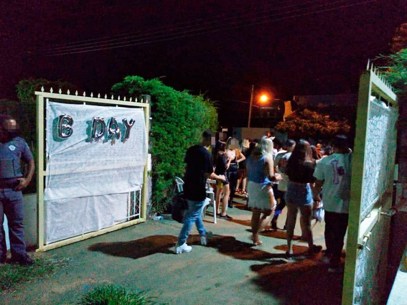 Prefeitura e PM interrompem festa para mais de 300 pessoas em Marília