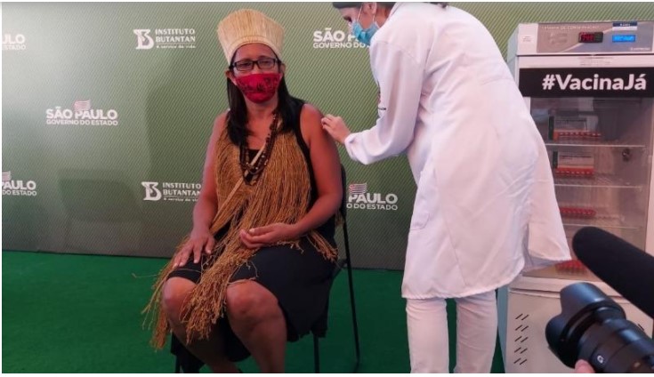 Primeira indígena vacinada no país, Vanuzia Santos, 50 anos, é técnica em enfermagem