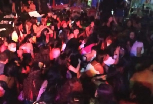 Festa lotada de jovens e com DJ é interrompida em Assis