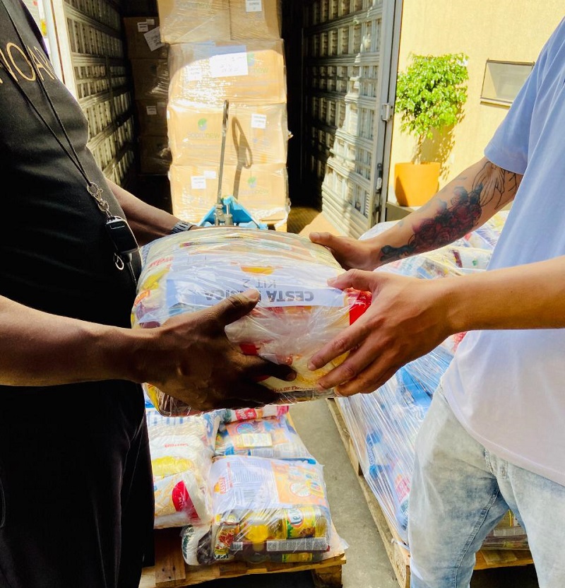 Beleza Solidária entrega cestas básicas e kits de higiene a moradores de Assis-SP
