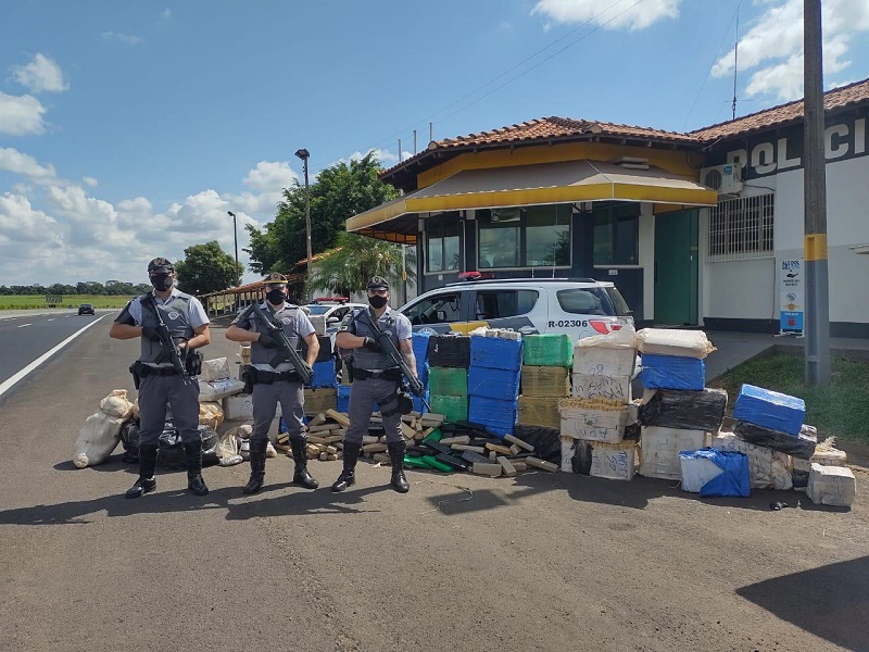 Mais de uma tonelada de drogas era transportada em uma Kombi