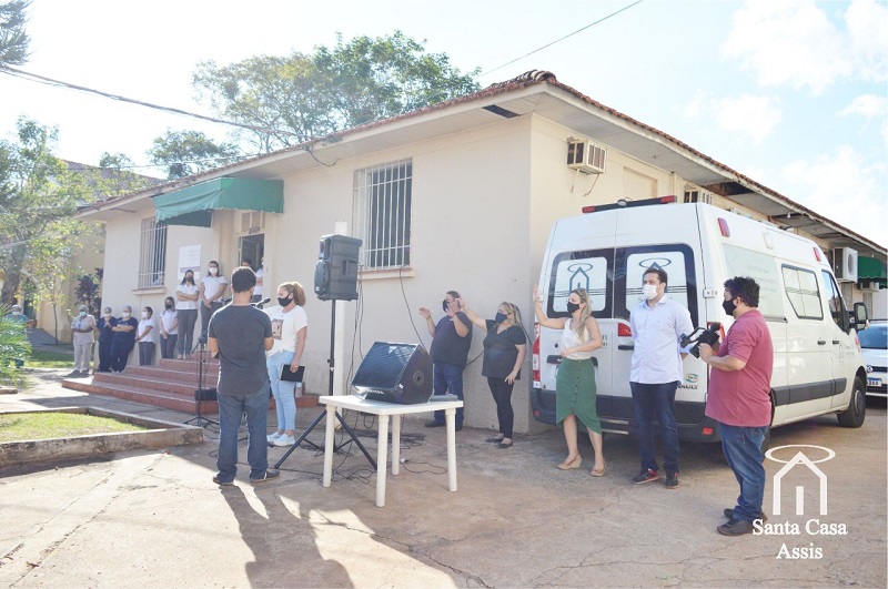 'Santa Equipe' recebe carinho e orações da comunidade em Assis