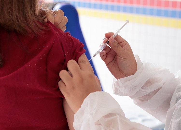 Assis inicia vacinação contra gripe para pessoas acima de 60 anos e professores