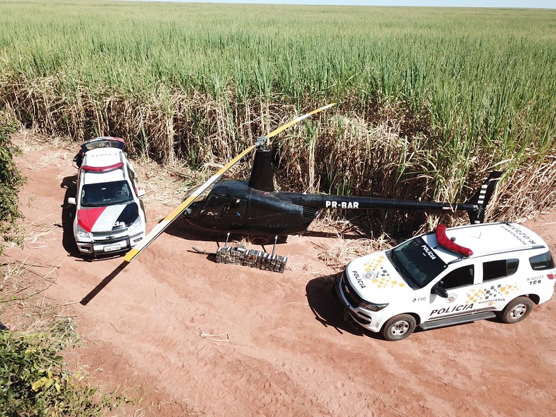 Aeronave é abandonada em canavial de Paraguaçu com 153 tijolos de crack e cocaína