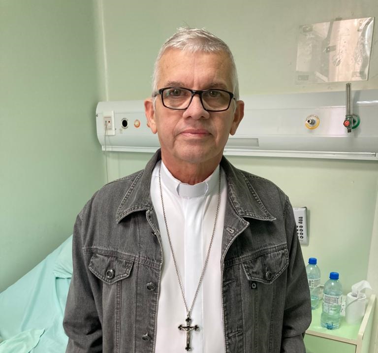 Vitória: Padre Oldeir vence a Covid-19 e tem alta hospitalar