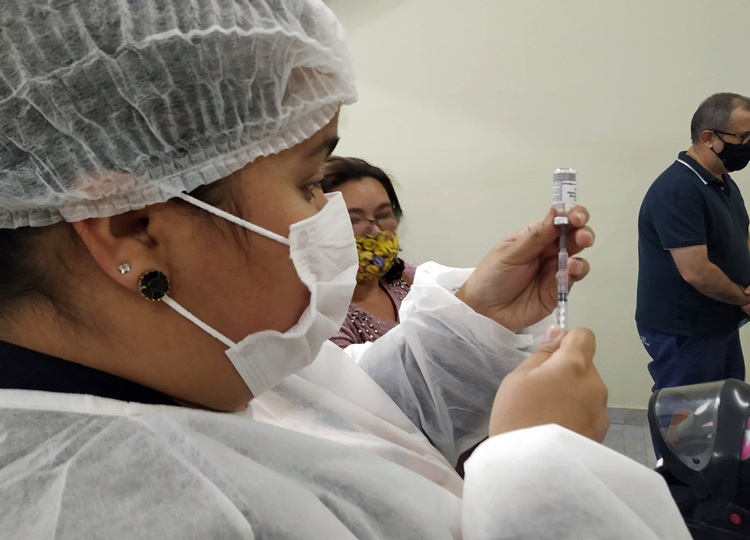 Hoje tem ‘corujão’ da vacina contra COVID em Assis, até às 20h