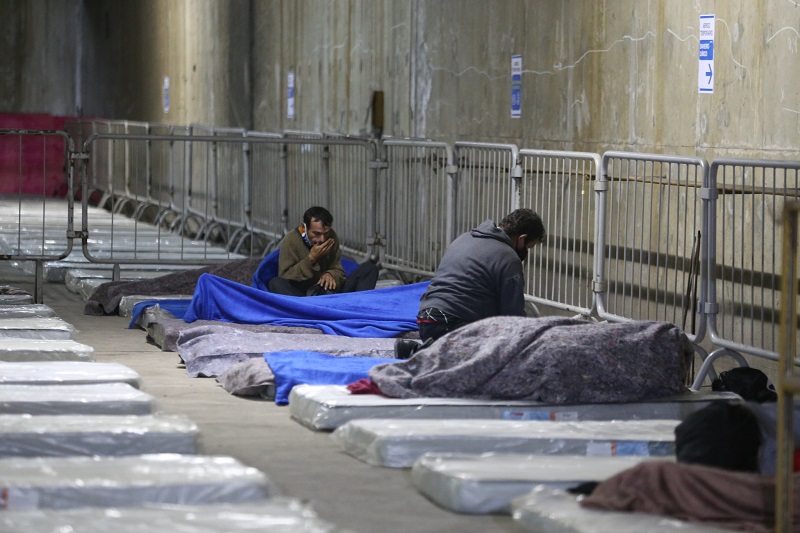 SP abriga 50 pessoas em situação de rua em estação de Metrô em primeira noite de frente fria