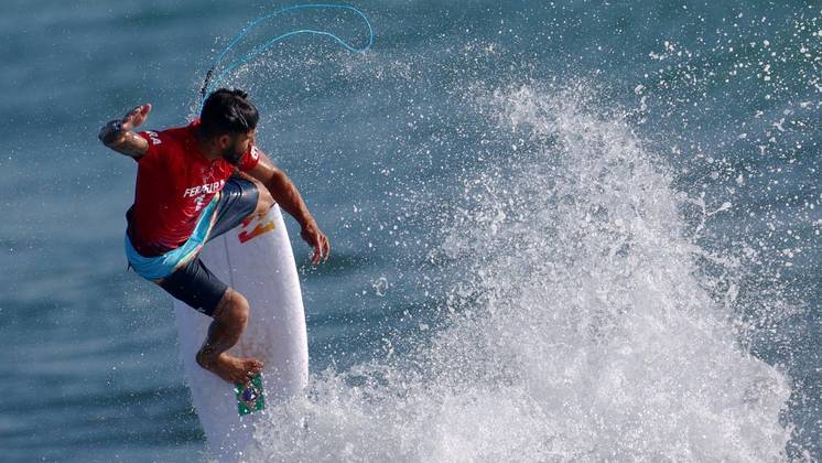 Italo Ferreira ganha primeiro ouro do surfe e do Brasil na Olimpíada