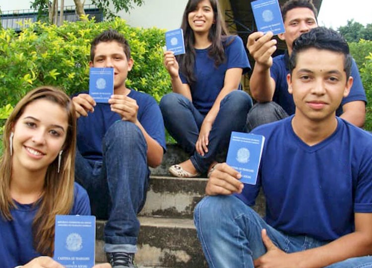 PAT de Assis divulga 50 vagas para jovens em busca do primeiro emprego