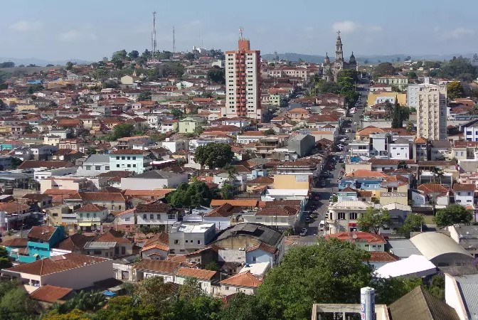 Jovens queimam madeira em quarto para driblar frio e morrem intoxicados em MG