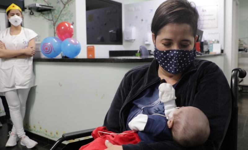 Moradora de Assis viaja até Prudente para encontrar filho recém-nascido pela 1ª vez