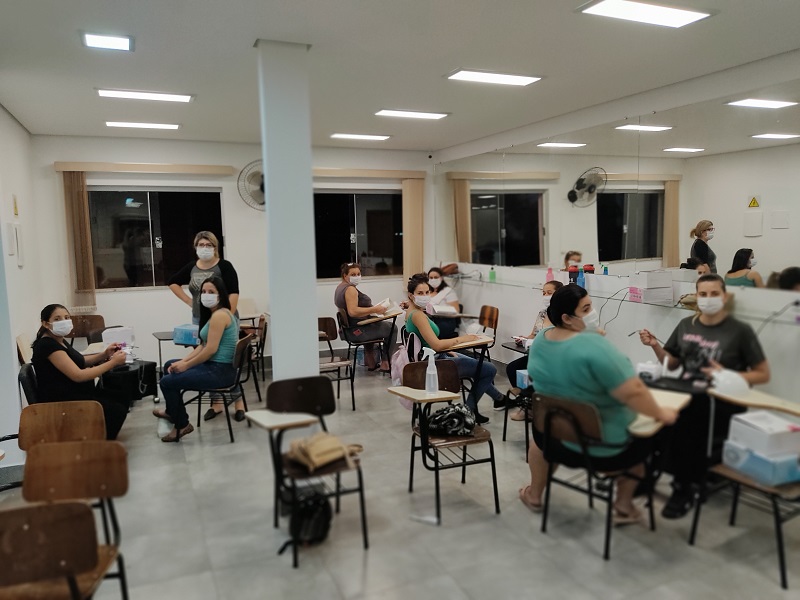 Projeto Beleza Solidária inicia cursos gratuitos em parceria com Sebrae e Senac