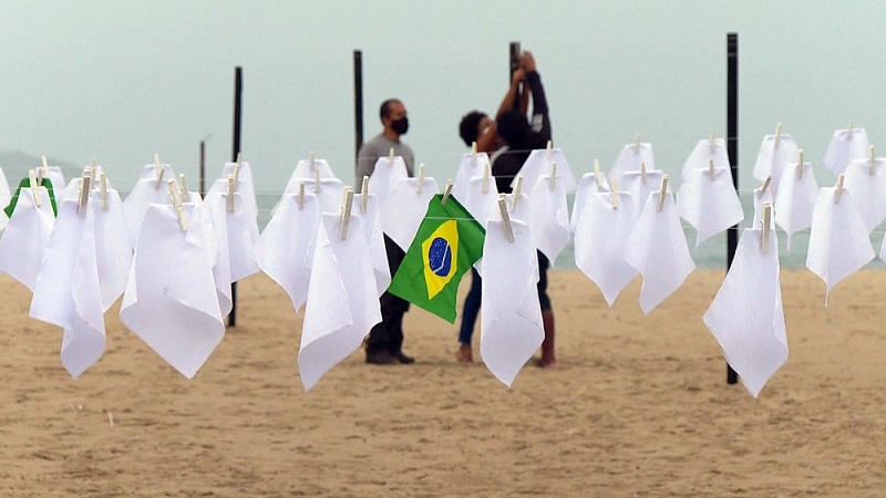 RJ faz ato em memória dos quase 600 mil mortos pela Covid no Brasil