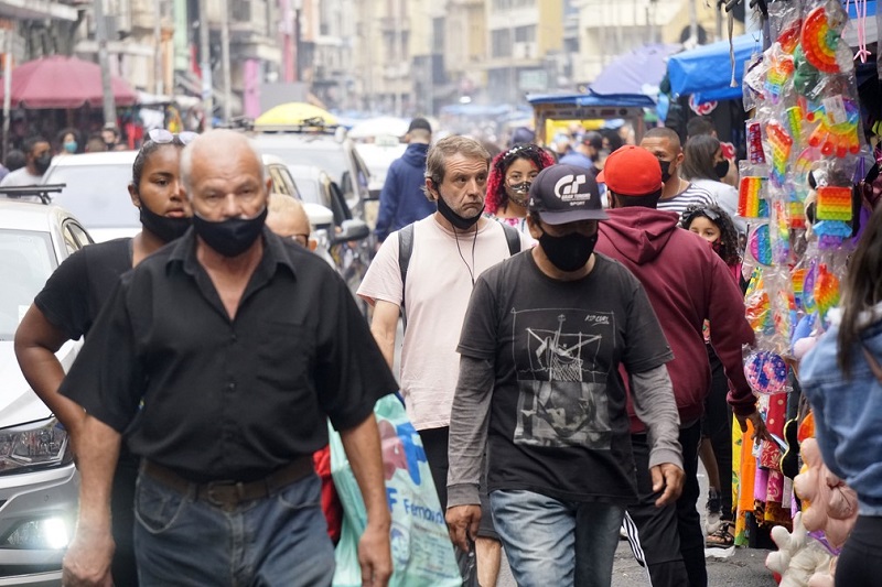 Prefeitura de SP recua e decide manter obrigatoriedade do uso de máscaras em locais públicos