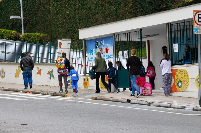 Volta às aulas presenciais obrigatória em SP: perguntas e respostas