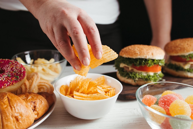 Cinco dicas para controlar a compulsão alimentar