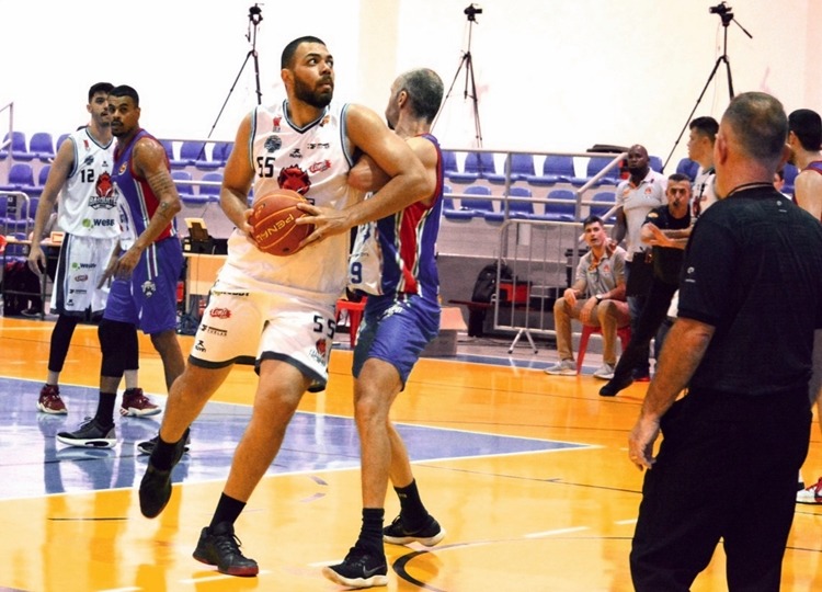 Basquete Assis segue na liderança e busca mais uma vitória em Rio Preto nesta terça-feira