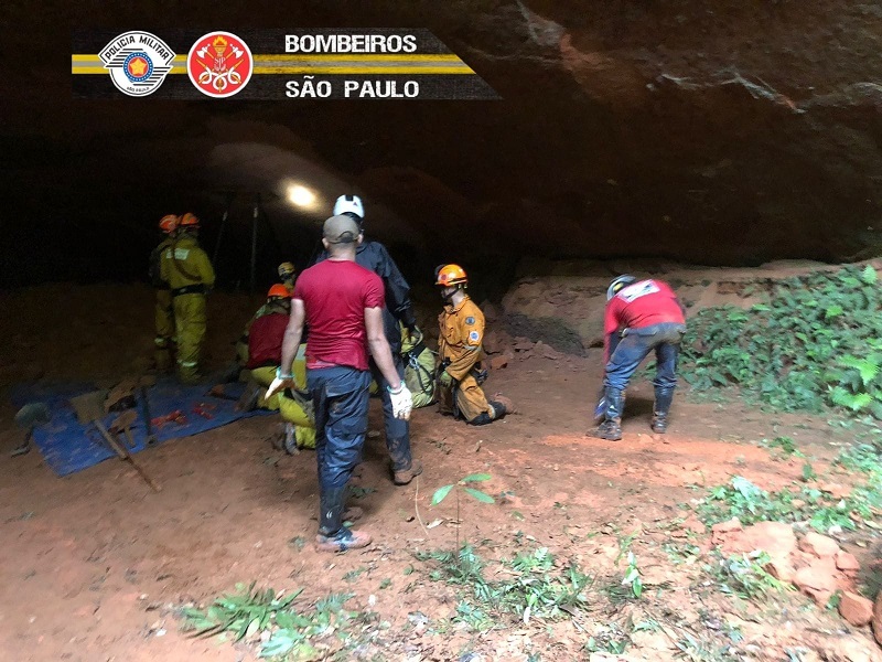 São Paulo conclui resgate de bombeiros civis em Altinópolis