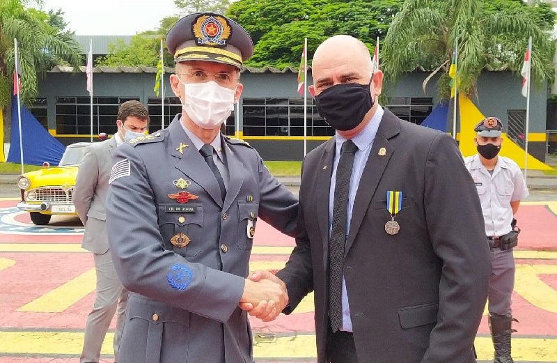 Vereador Gerson é condecorado com medalha 'Cinquentenário do Policiamento Rodoviário'