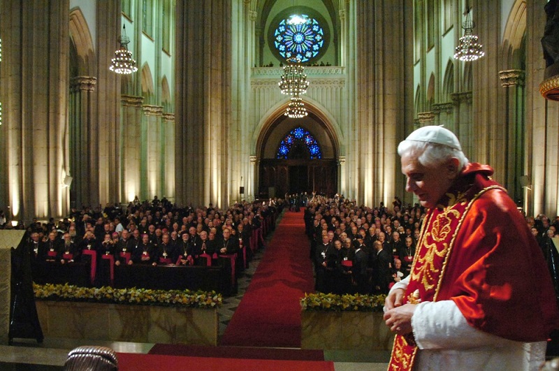 Bento XVI pede perdão por abusos e erros do clero e diz que está pronto para enfrentar o juízo final