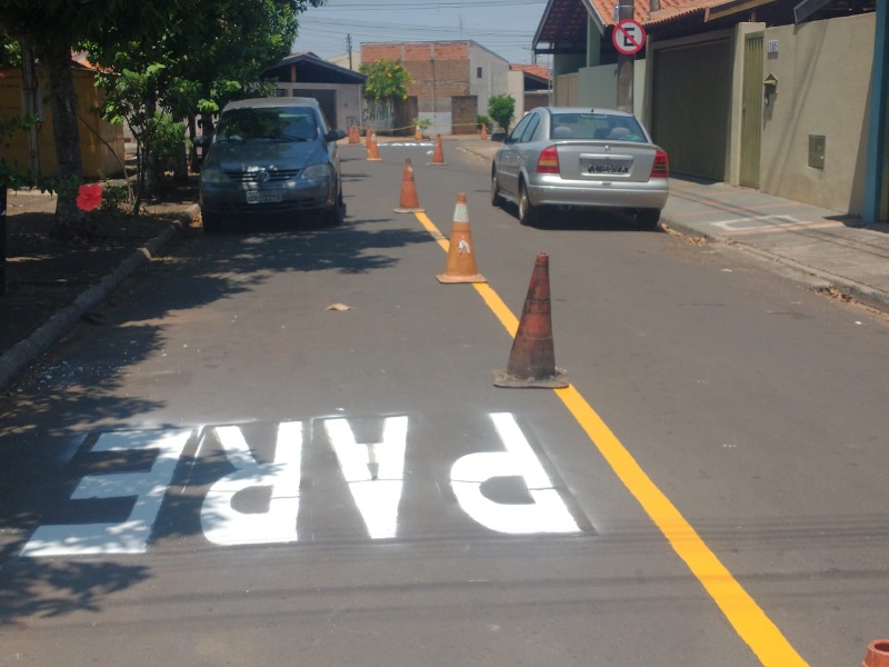 Parque das Flores: ‘Proibido estacionar’ recebe críticas e Depto de Trânsito justifica