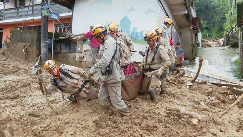 Temporal em Petrópolis deixa 104 mortos; 134 pessoas estão desaparecidas