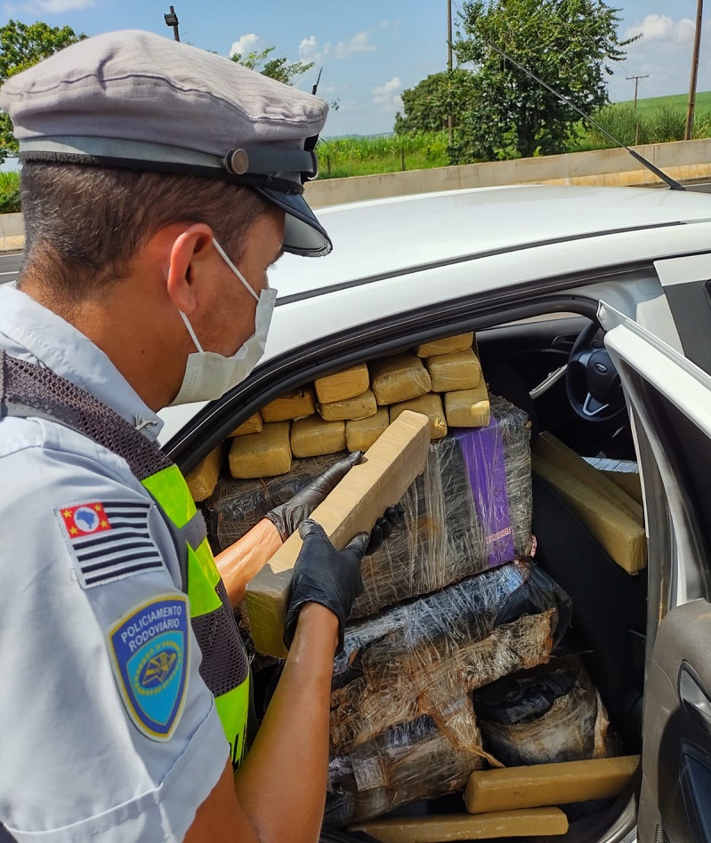 Traficante é preso com Ford Ka lotado de maconha e skank