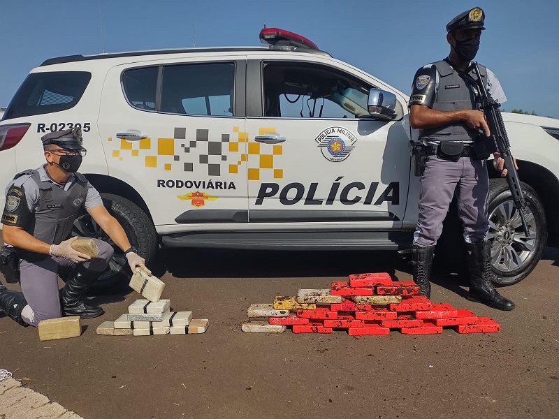 Bolivianas e peruano são presos com mais de 32 quilos de cocaína