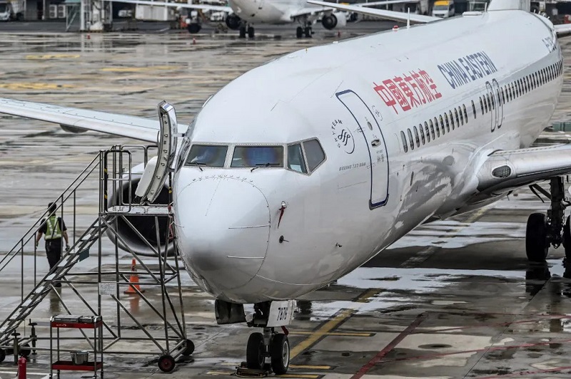 Avião com 132 pessoas cai no sul da China; não há sinal de sobreviventes