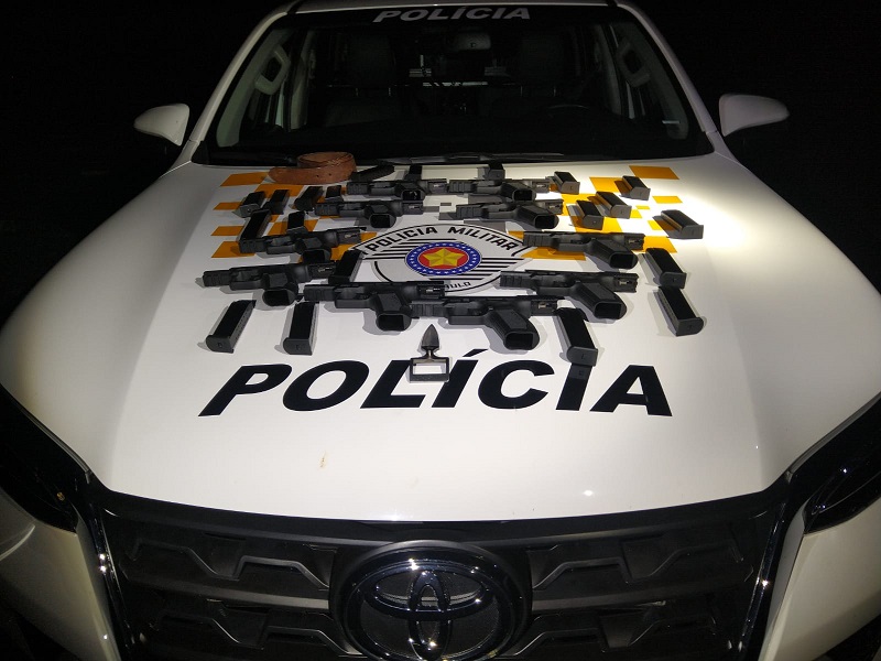 Escrevente com funcional falsa de juiz é preso com 10 pistolas em Tarumã