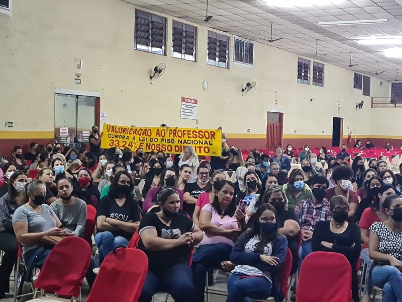 Assembleia lotada de professores opta pela greve a partir de segunda, 4, em Assis