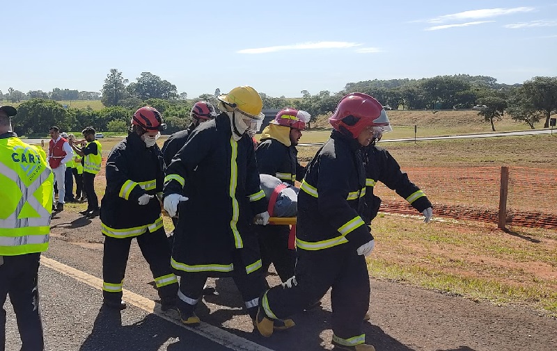 Simulado na SP-270 envolve resgate de vítimas e contenção de dano ambiental